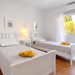 Finikoudes 3 Bedroom Seaview Flat *
