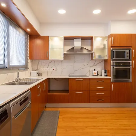 Finikoudes 3 Bedroom Seaview Flat