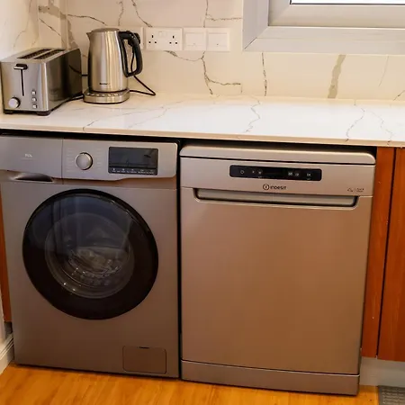 Finikoudes 3 Bedroom Seaview Flat Larnaca