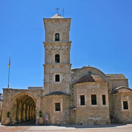 Finikoudes 3 Bedroom Seaview Flat Апартаменти *