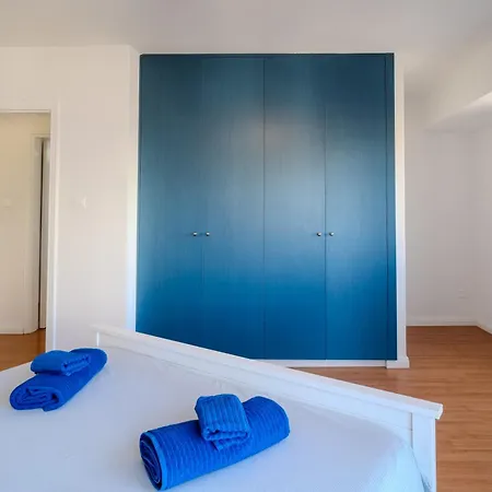 Апартаменти Finikoudes 3 Bedroom Seaview Flat Ларнака