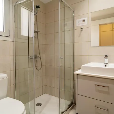 Finikoudes 3 Bedroom Seaview Flat 拉纳卡