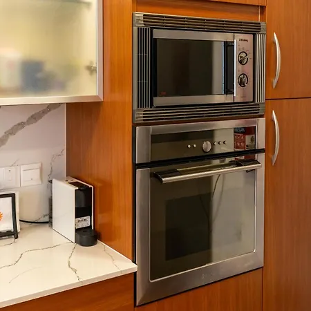 Finikoudes 3 Bedroom Seaview Flat * 拉纳卡