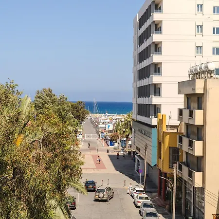 Finikoudes 3 Bedroom Seaview Flat Apartment *