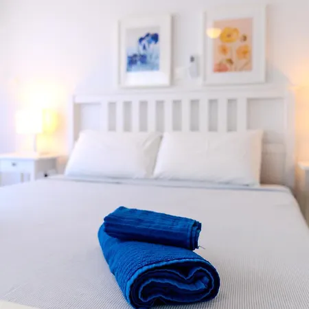 Finikoudes 3 Bedroom Seaview Flat * 拉纳卡