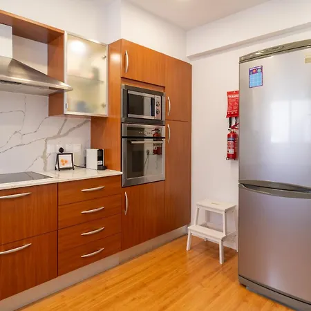 Finikoudes 3 Bedroom Seaview Flat Апартаменти *