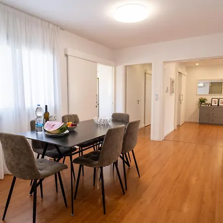 Finikoudes 3 Bedroom Seaview Flat