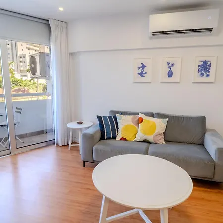 Apartment Finikoudes 3 Bedroom Seaview Flat Larnaca
