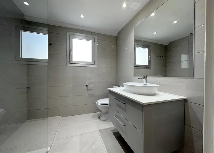 Daire Finikoudes 3 Bedroom Seaview Flat Larnaca