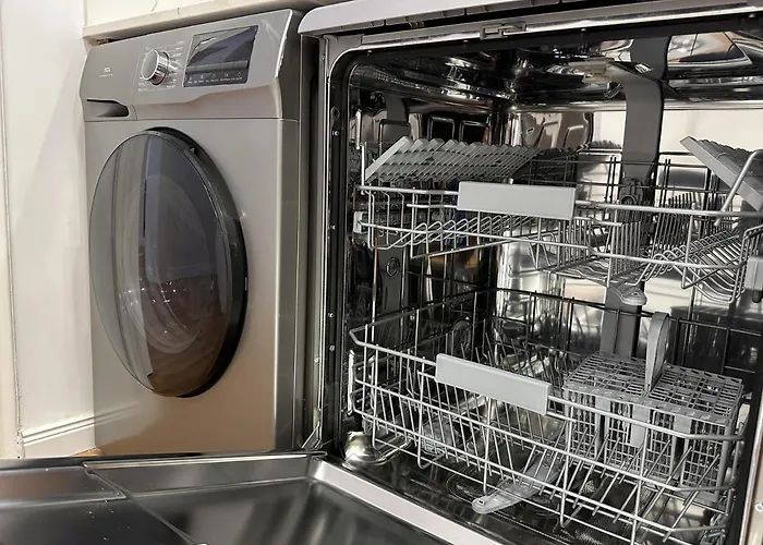 Daire Finikoudes 3 Bedroom Seaview Flat