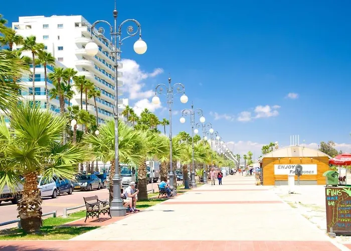 Finikoudes 3 Bedroom Seaview Flat Larnaca