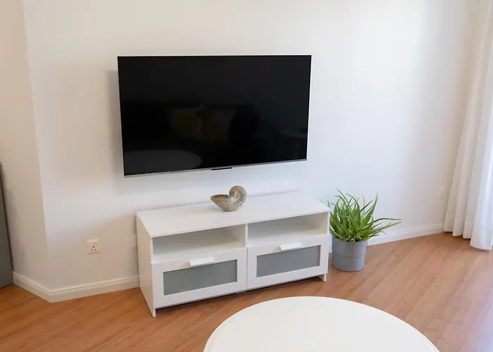 Daire Finikoudes 3 Bedroom Seaview Flat *