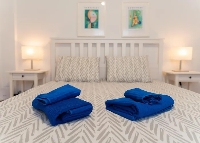 Daire Finikoudes 3 Bedroom Seaview Flat *