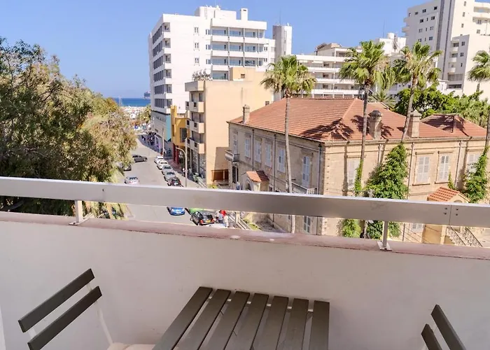 Apartment Finikoudes 3 Bedroom Seaview Flat