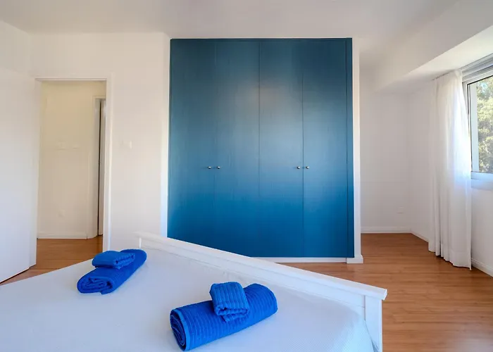 Daire Finikoudes 3 Bedroom Seaview Flat Larnaca