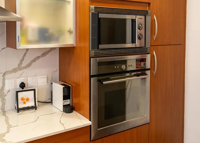 Finikoudes 3 Bedroom Seaview Flat * Larnaca