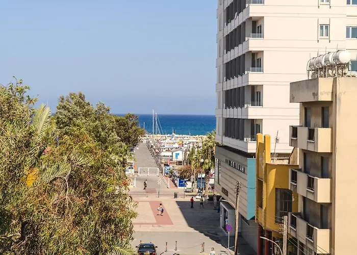 Finikoudes 3 Bedroom Seaview Flat Apartment *