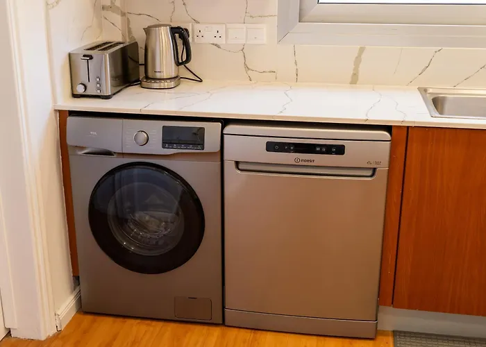 Finikoudes 3 Bedroom Seaview Flat Larnaca