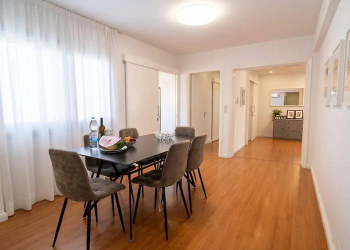 Finikoudes 3 Bedroom Seaview Flat