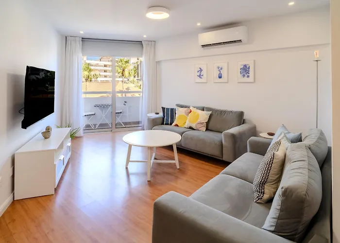 Finikoudes 3 Bedroom Seaview Flat Apartment