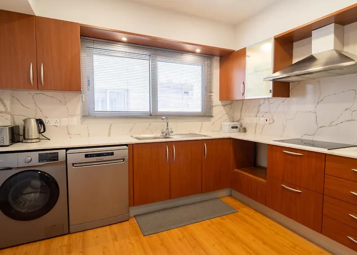 Finikoudes 3 Bedroom Seaview Flat * Larnaca