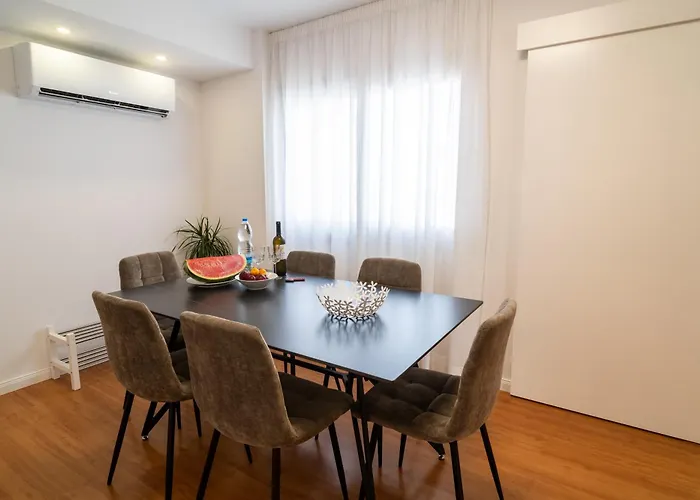 Finikoudes 3 Bedroom Seaview Flat Apartment