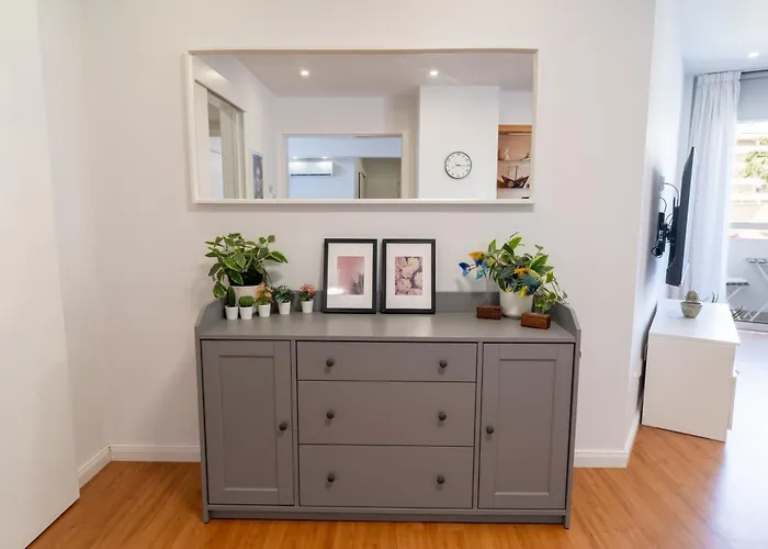 Daire Finikoudes 3 Bedroom Seaview Flat *