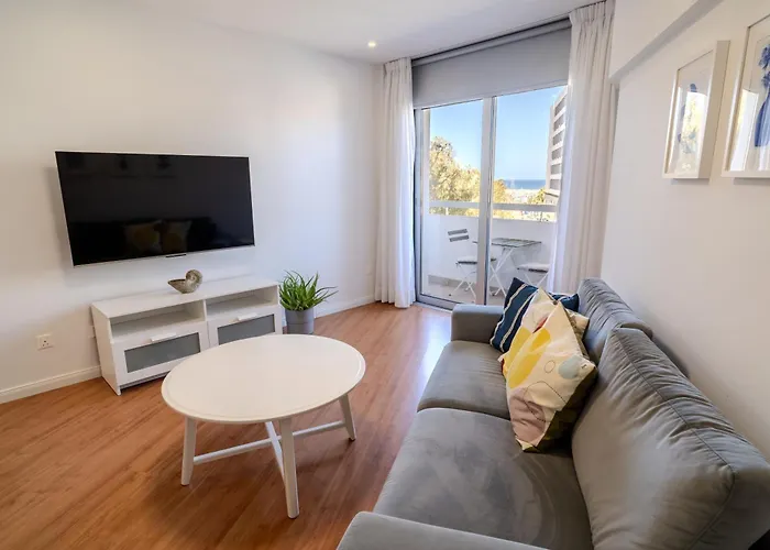 Apartamento Finikoudes 3 Bedroom Seaview Flat *
