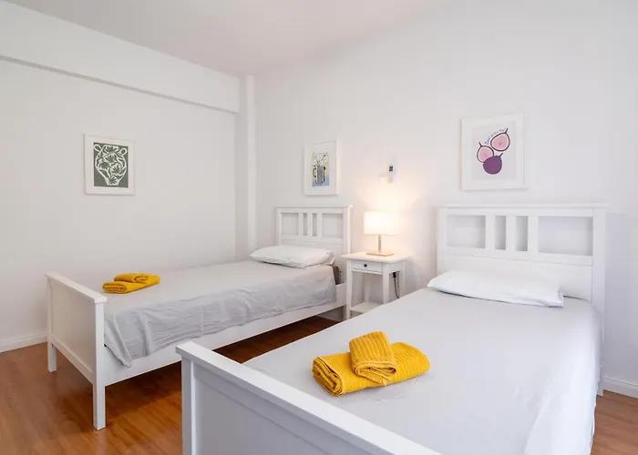 Finikoudes 3 Bedroom Seaview Flat Apartamento Lárnaca